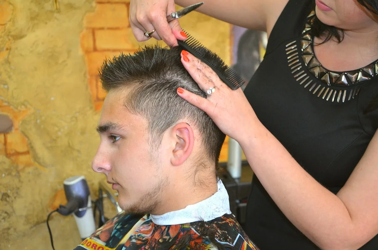 beauty salon, hairstyle, hair styling, man, hairdresser, beauty salon, hairdresser, hairdresser, hairdresser, hairdresser, hairdresser. Bilingual salon operations in Miami and Houston