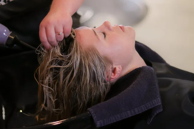 woman, young, people, girl, adult, beautiful, person, face, hair, lifestyle, beauty salon, salon, shampoo, conditioner, relax, relaxation, hairstyle, color, beauty salon, beauty salon, salon, salon, salon, shampoo, shampoo, shampoo, shampoo, shampoo. 8 things to check in hair salon services